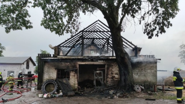 Trwa zbiórka na pogorzelców z Białej. 1 lipca po uderzeniu pioruna w ich domu wybuchł ogromny pożar.