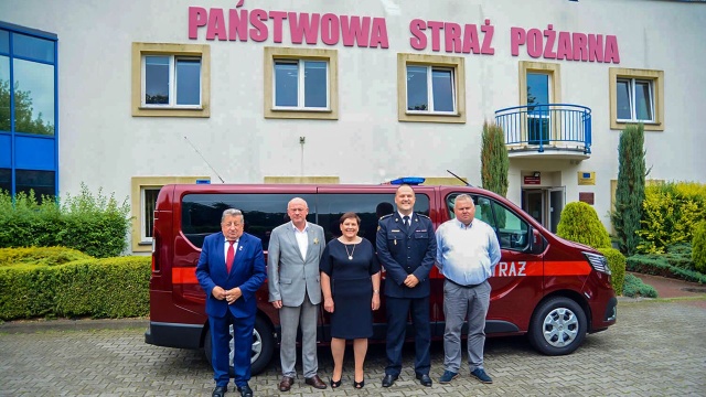 Prawie 200 tys zł kosztował nowy wóz dla polickich strażaków.