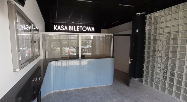 Nowa kasa biletowa na Placu Rodła w Szczecinie działa od poniedziałku, po remoncie drogowym w miejscu jest już do niej dostęp.