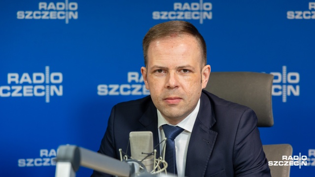 Koleżankom i kolegom radnym sejmikowym zarekomenduję pana Rafała Niburskiego na szefa klubu radnych PiS w Sejmiku - powiedział Radiu Szczecin poseł Leszek Dobrzyński, szef szczecińskiego okręgu Prawa i Sprawiedliwości.
