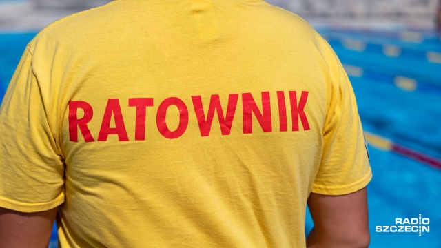 Wysokie temperatury dają się wszystkim we znaki, a niektórzy muszą pracować narażeni cały czas na słońce. To m.in. ratownicy Wodnego Ochotniczego Pogotowia Ratunkowego, którzy na co dzień strzegą szczecińskich kąpielisk.