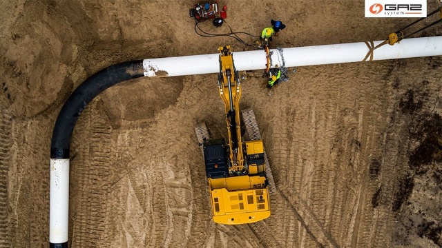 Wykonane zostały ostatnie spoiny łączące podmorskie elementy gazociągu Baltic Pipe - informuje Gaz-System. Chodzi o fragment inwestycji pomiędzy miastem Faxe w Danii i Pogorzelicą, w województwie zachodniopomorskim.