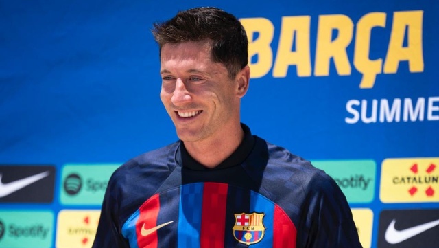 FC Barcelona jest już w Las Vegas. Po pobycie w Miami Katalończycy już z trenerem Xavim na pokładzie udali się do Nevady, gdzie zmierzą się z Realem Madryt. Szkoleniowiec Barcy ze względów wizowych do swojego zespołu dołączył w środę.