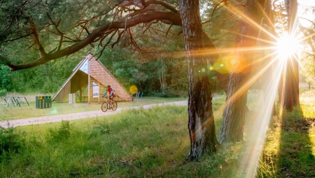 W gminach: Międzyzdroje, Wolin i Stepnica powstaną specjalne wiaty dla rowerzystów.