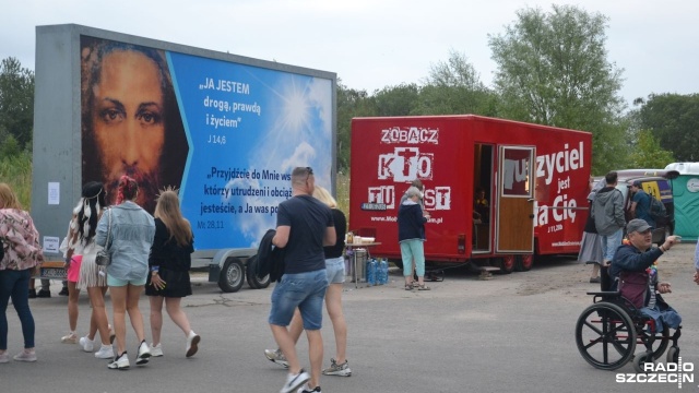 Pojawili się nad morzem, by modlić się za uczestników festiwalu muzyki elektronicznej. W Kołobrzegu trwa Przystań z Jezusem.