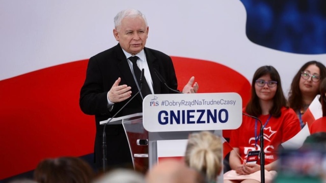 Prezes Prawa i Sprawiedliwości Jarosław Kaczyński powiedział, że w Polsce są siły, które chcą ograniczyć wolność Polaków. Na spotkaniu z mieszkańcami Gniezna polityk zaznaczył, że od kilku lat w naszym kraju postępuje proces cofania się wolności.