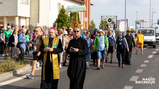 Około stu osób wyszło w piątek w Szczecińskiej Pieszej Pielgrzymce na Jasną Górę. Niektórzy wybrali krótki etap, inni planują przejść ponad 500 kilometrów, żeby 13 sierpnia stanąć przed Cudownym Obrazem Matki Bożej Jasnogórskiej.