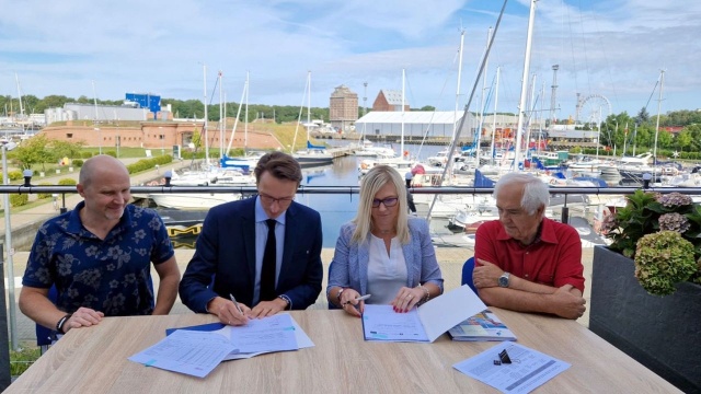 Inwestycje w Porcie Rybackim Kołobrzeg, budowa siłowni w gminie Rymań oraz wyczyszczenie stawu w gminie Siemyśl - to zadania, które zostaną zrealizowane, dzięki programowi RYBY.