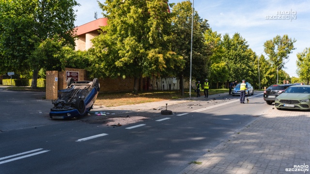 Wypadek na ulicy Pawła VI. Po 15.20 zderzyły się dwa samochody osobowe.