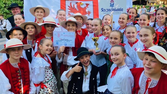 Grupa Dziecięca Zespołu Pieśni i Tańca Szczecinianie najlepsza na XXVI Międzynarodowym Dziecięcym Festiwalu Folkloru Catalina w Jassy w Rumunii.
