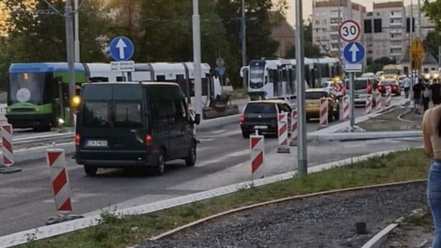 Dwa tramwaje jadące z przeciwnych stron znalazły się na tym samym torze.