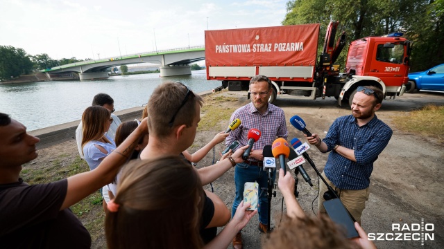 W czwartek rozpocznie się szeroka akcja oczyszczania rzeki ze śniętych ryb, które zatrzymały się w zaroślach. To będzie ciężka fizyczna praca, za którą już dziś wszystkim zaangażowanym podziękował wojewoda zachodniopomorski.