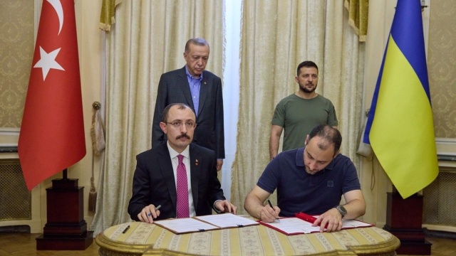 Prezydent Ukrainy, Wołodymyr Zełenski spotkał się we Lwowie z sekretarzem Generalnym ONZ, Antonio Guterresem i prezydentem Turcji, Recepem Tayyipem Erdoganem.