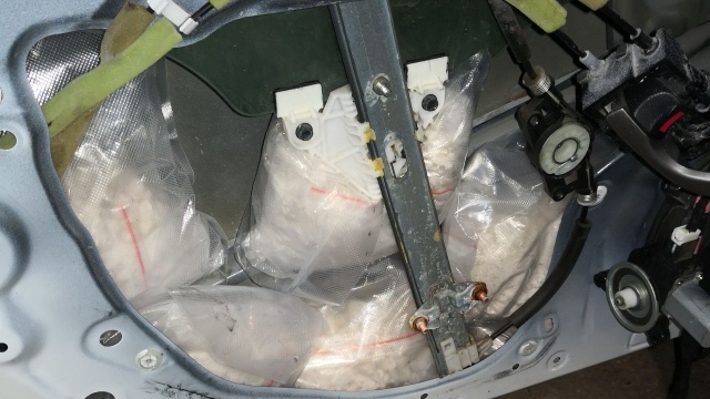 Kurier narkotykowy wpadł na przejściu granicznym w Świecku. W Citroenie mężczyzny znaleziono między innymi 2 kg kokainy, 14 kg marihuany, ponad kilogram metamfetaminy czy 10 litrów płynnej amfetaminy.