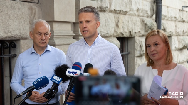 Jeszcze przed kontrolą mówią o zaniechaniach. Posłowie PO odwiedzili w piątek Urząd Wojewódzki w Szczecinie. Chcą dokumentów, aby sprawdzić, jak działali urzędnicy wojewody w sprawie Odry.