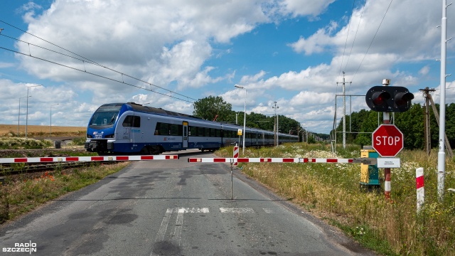 Z powodu zwalonego drzewa na sieć trakcyjną na odcinku od Chociwla do Runowa Pomorskiego został wstrzymany ruch pociągów.