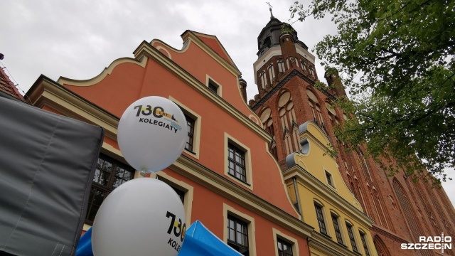 Deszczowa aura skomplikowała świętowanie 730-lecia Kolegiaty w Stargardzie. Po dość intensywnych opadach deszczu, organizatorzy zmuszeni byli do przesunięcia z soboty na niedzielę części występów i koncertów.