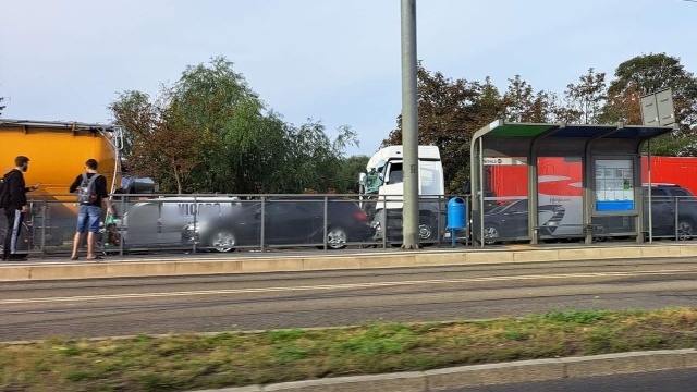 Wypadek na szczecińskiej Estakadzie Pomorskiej w kierunku prawobrzeża.