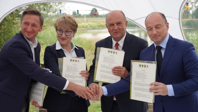 Podpisano porozumienie w sprawie programu ratunkowego dla Odry. Dokument podpisali marszałkowie zachodniopomorskiego, lubuskiego, opolskiego oraz dolnośląskiego.