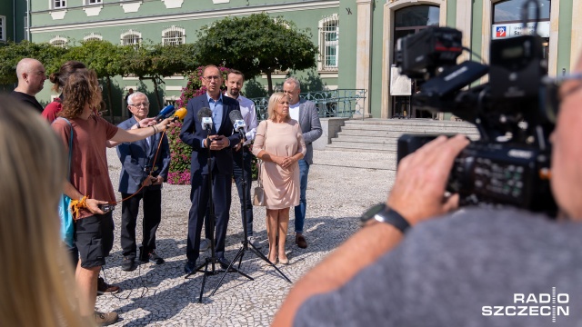 Szef klubu KO chce obniżać lokalne podatki, ale potrafi wymienić jeden - a dopytywany jakie inne zwolnienia ma na myśli, mówi o dzierżawie i odsyła do ustawy.