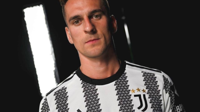 Arkadiusz Milik jest już oficjalnie piłkarzem Juventusu Turyn. 28-latek został wypożyczony na rok z Olympique039u Marsylia z opcją wykupu za około 8 mln euro.