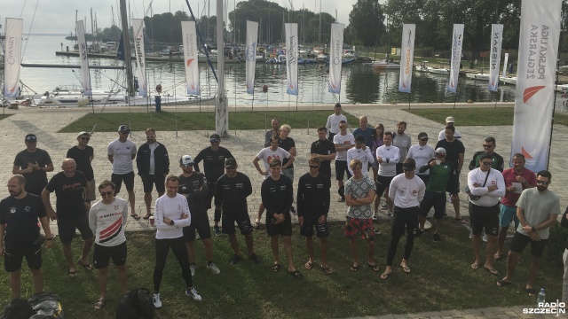Najlepsi żeglarze z klubów z całej Polski ścigają się w Trzebieży - w ten weekend rozgrywana jest przedostatnia runda Polskiej Ligi Żeglarskiej.
