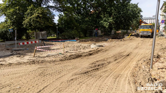 Szczątki ludzkie wykopali robotnicy na ulicy Dworcowej przy skrzyżowaniu ze Świętego Ducha, gdzie powstaje nowe torowisko tramwajowe. Mogą to być pozostałości po średniowiecznym cmentarzu.
