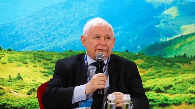 Warto bronić cywilizacji chrześcijańskiej - zadeklarował prezes PiS Jarosław Kaczyński podczas debaty Realizm i wartości w polityce w trakcie Forum Ekonomicznego w Karpaczu.