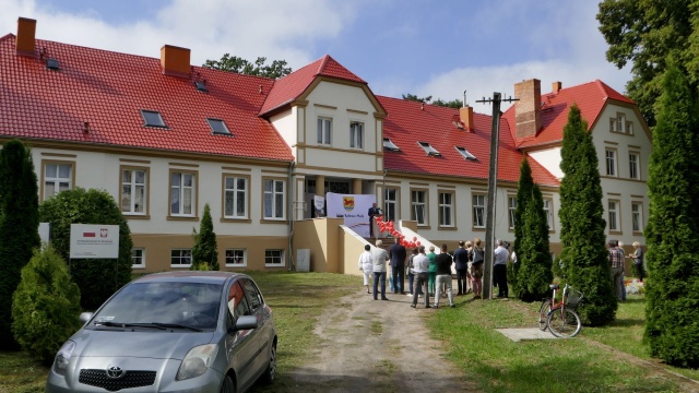 Wybudowany został w dziewiętnastym wieku, teraz przeszedł gruntową modernizację. Chodzi o zabytkowy pałac w Dargomyślu w gminie Radowo Małe, w którym znajdują się mieszkania komunalne.