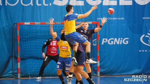 Łomża Industria Kielce - mistrz Polski i finalista Ligi Mistrzów - wygrał 43:23 w Szczecinie w hali przy ulicy Twardowskiego z Sandrą SPA Pogonią Szczecin w Superlidze.