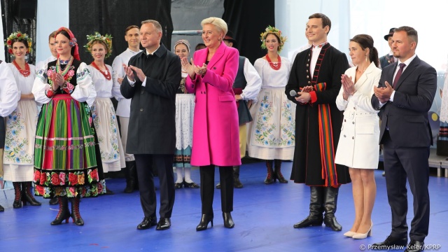 Msza święta zainaugurowała główne uroczystości Dożynek Prezydenckich w Belwederze. Potem przemarszem korowodu dożynkowego rozpoczął się Ceremoniał Dożynkowy z udziałem tancerzy Państwowego Zespołu Ludowego Pieśni i Tańca Mazowsze.