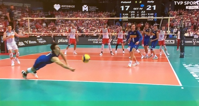 Reprezentacja Polski siatkarzy zdobyła srebrny medal mistrzostw świata. W rozegranym w Katowicach finale Biało-Czerwoni, którzy bronili tytułu po raz drugi z rzędu, przegrali z Włochami 1:3 (25:22, 21:25, 18:25, 20:25).
