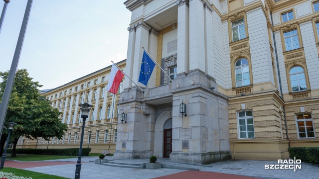 Rzecznik rządu Piotr Mller poinformował, że w tym tygodniu przedstawiony zostanie pakiet pomocowy dla przedsiębiorstw energochłonnych. Przygotowano również rozwiązania dla klientów indywidualnych, które zachęcą do oszczędzania prądu.