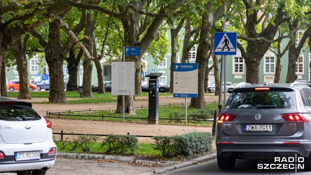W tym tygodniu - najpóźniej w piątek - będzie można składać wnioski o zwrot opłaty dodatkowej pobranej za postój na jednym ze szczecińskich Płatnych Parkingów Niestrzeżonych. Dokument będzie można złożyć tak w biurze szczecińskie strefy parkowania, jak też wypełnić online na stronie spółki NiOL.
