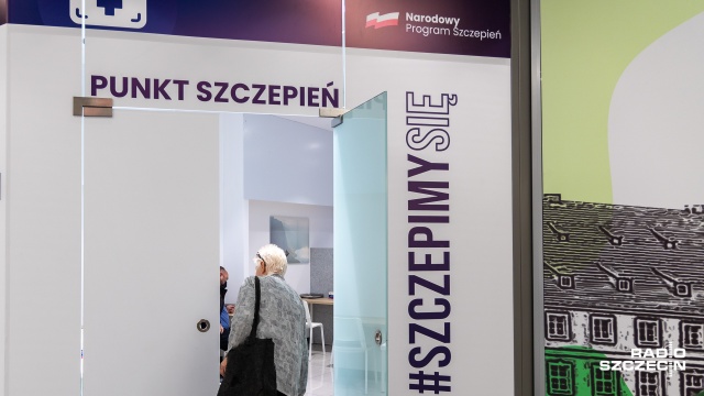 Ruszyły szczepienia czwartą dawką szczepionki. Od piątku każda osoba, która ukończyła 12 lat i przyjęła wcześniejsze dawki może przyjąć drugą dawkę przypominającą.