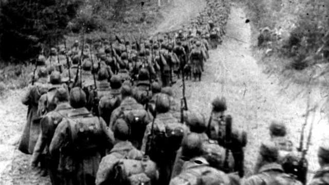 Prezes Instytutu Pamięci Narodowej Karol Nawrocki powiedział, że agresja Armii Czerwonej na Polskę 17 września 1939 roku, była nożem wbitym w plecy - Polsce i Polakom.