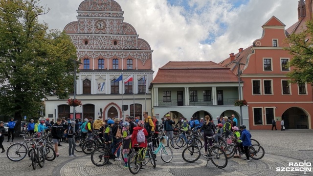 Rowerzyści tłumnie stawili się w Stargardzie na Rynku Starego Miasta, po dwóch latach przerwy spowodowanej pandemią.
