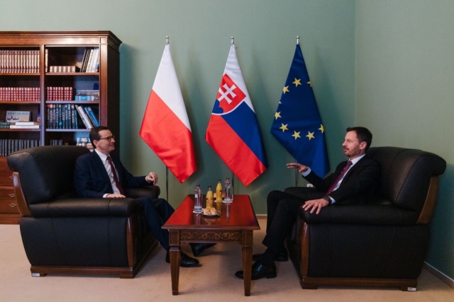 Premier Mateusz Morawiecki rozpoczyna wizytę w Bratysławie. W planach krótkiego pobytu na Słowacji są rozmowy polityczne z premierem Eduardem Hegerem i udział w Szczycie Konserwatywnym organizowanym przez środowiska polityczne partii konserwatywnych z Europy Środkowej.