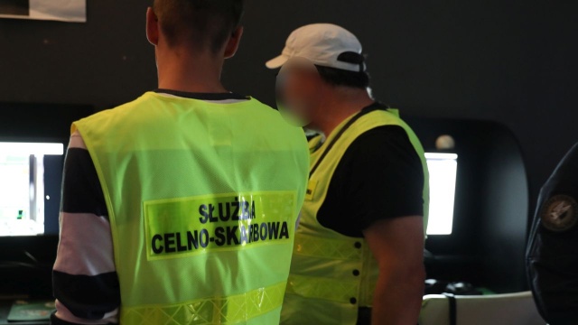 Skarbówka nie odpuszcza. Funkcjonariusze skarbówki zlikwidowali kolejny nielegalny punkt hazardowy w regionie. Tym razem lokal znajdował się w Goleniowie.