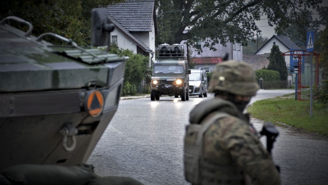Wyjechali trenować w terenie zabudowanym - w reakcji na obecne wydarzenia na świecie. Ponad 3 tysiące żołnierzy 12. Dywizji Zmechanizowanej bierze udział w ćwiczeniu pod kryptonimem RYŚ-22.