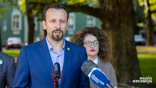 Partia Zieloni apeluje do szczecinian o oszczędzanie ciepła i energii: - Każdy stopień Celsjusza mniej na naszych kaloryferach i w pomieszczeniach, to mniej w kieszeni putinowskiego reżimu - mówili na konferencji prasowej.