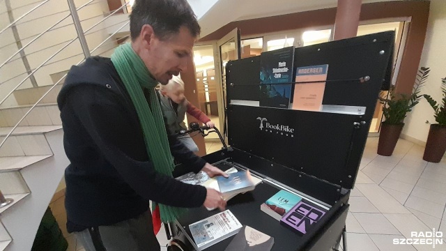 Z Danii do Polski z rowerem pełnym książek. Dziś na ulicach Świnoujścia można spotkać nietypowy BookBike, czyli rower, który przewozi polsko-duńskie książki.
