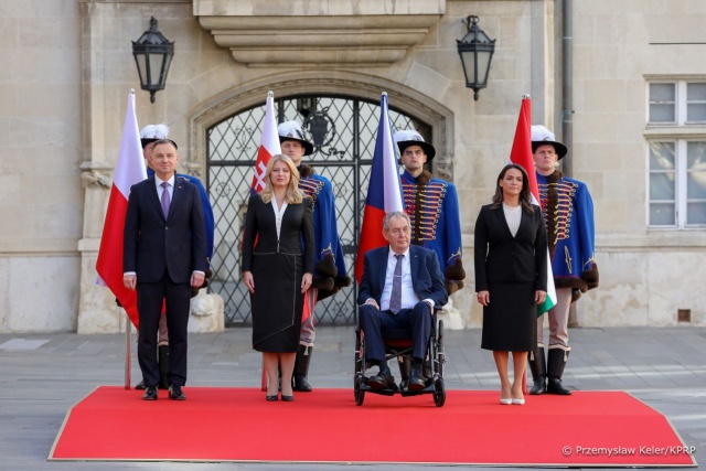 Prezydent Andrzej Duda powiedział w Bratysławie, że wierzy, że wspólnota międzynarodowa będzie ścigała zbrodniarzy wojennych.