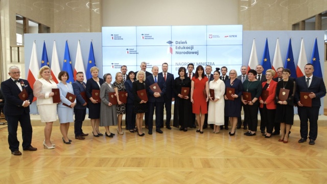 Minister edukacji i nauki Przemysław Czarnek powiedział, że nauczyciele zasługują na zdecydowanie wyższe wynagrodzenia, niż te, które otrzymują.