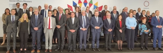 Komisja Europejska powinna wesprzeć finansowo kraje, które przyjmują najwięcej uchodźców - powiedział po spotkaniu unijnych ministrów pracy i spraw społecznych czeski wicepremier, Marian Jureczka.