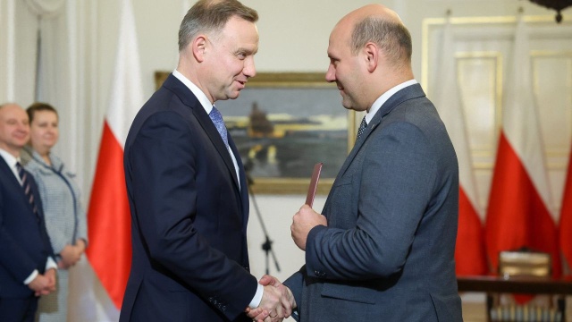 Prezydent Andrzej Duda powołał Szymona Szynkowskiego vel Sęka na urząd ministra do spraw Unii Europejskiej.