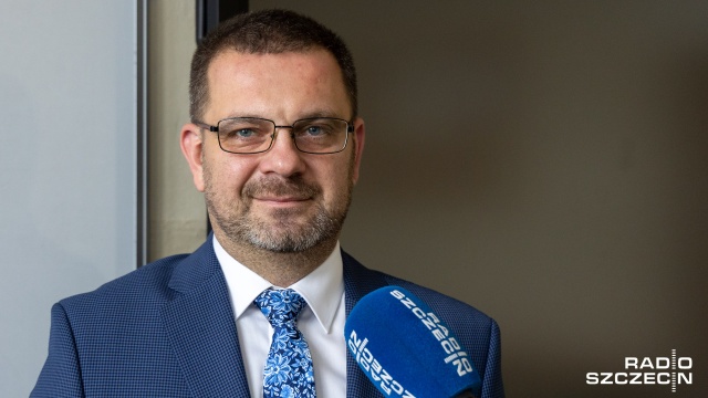 Dziś święto pracowników oświaty. Z tej okazji porozmawialiśmy z nauczycielem matematyki w Technikum Technologii Cyfrowych profesorem Arkadiuszem Telesińskim oraz z jego uczniami.