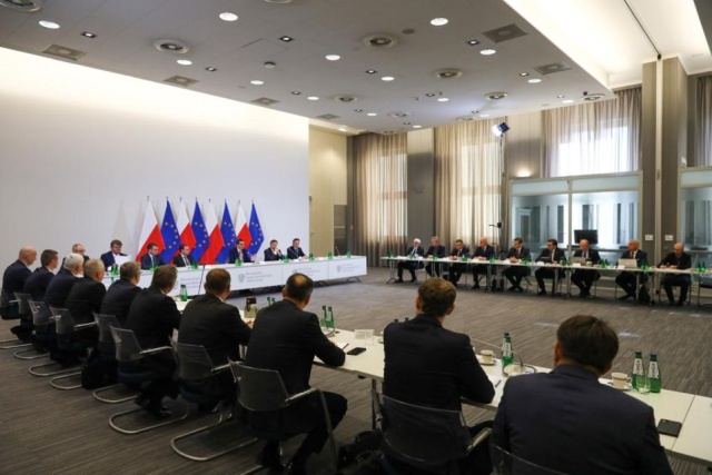 Premier Mateusz Morawiecki zaapelował do wojewodów, by włączyli się w proces dystrybucji węgla.