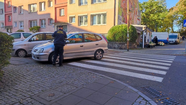 Straż miejska i policja biorą się za zawalidrogi. W Stargardzie te służby wspólnie rozpoczęły akcję kontroli prawidłowego parkowania.