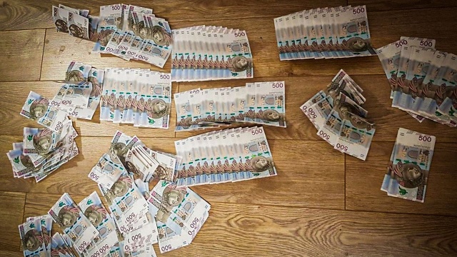 Aby uniemożliwić identyfikację ofiary, zamordowanemu obcięli głowę i dłonie. Szczeciński wydział Prokuratury Krajowej skierował do sądu akt oskarżenia przeciwko zorganizowanej grupie przestępczej, która zajmowała się obrotem dużymi ilościami narkotyków.